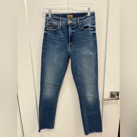 MOTHER the Mid-Rise Dazzler Ankle Fray Jeans in Opposites Attract Size 26 - Picture 2 of 13
